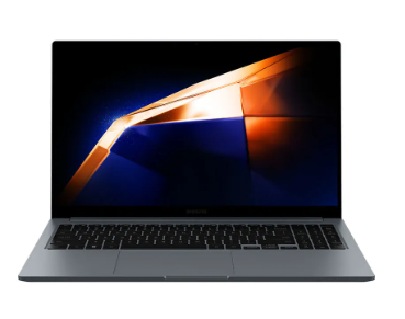 Notebook Samsung Galaxy Book4 prateado, com design ultrafino em metal e tela de 15.6 polegadas aberta, ressaltando sua construção leve e elegante.