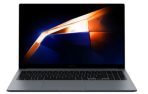 Notebook Samsung Galaxy Book4 prateado, com design ultrafino em metal e tela de 15.6 polegadas aberta, ressaltando sua construção leve e elegante.